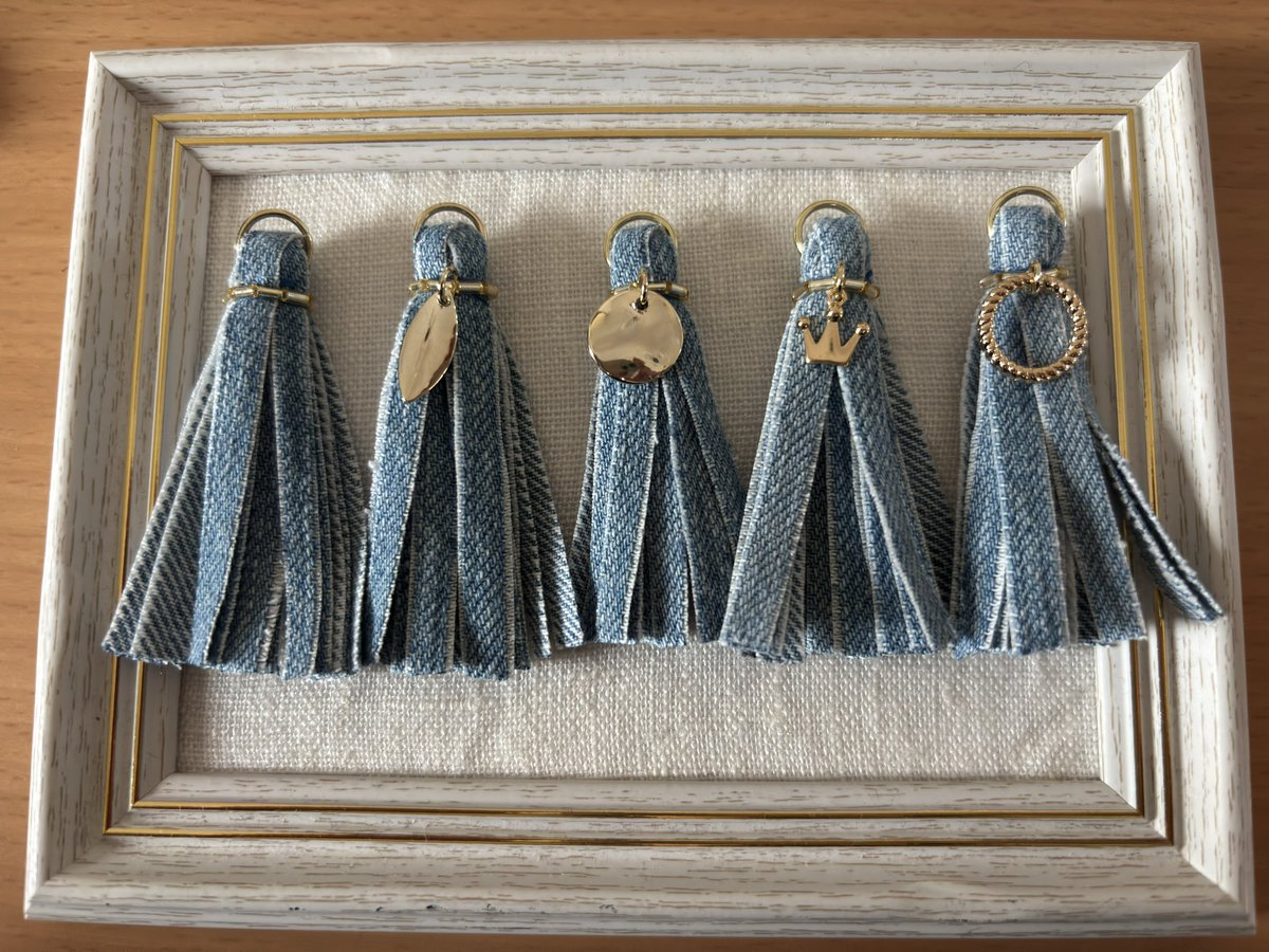 できました🥹
かなり時間がかかってしまった😢

チャームをカスタマイズできるデニムタッセルピアス

チャームなしでも👍

販売までにまだ少し時間かかります💦

#Lemioハンドメイド
#ハンドメイドアクセサリー