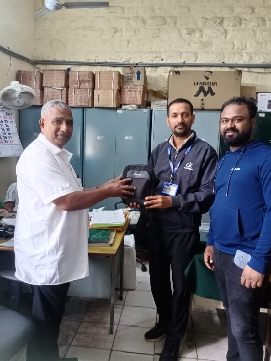 Ranjeet Kumar Sr CCTC/SL/SBC has done a commendable job while he was working in T. no - 16525 of dated 28-06-2025 from CBE to SBC.He found a leftover bag in coach no- B1, berth no-41 &amp; 44 (pnr- 4838393078). He contacted  the passengers and handed over their belongings to them .