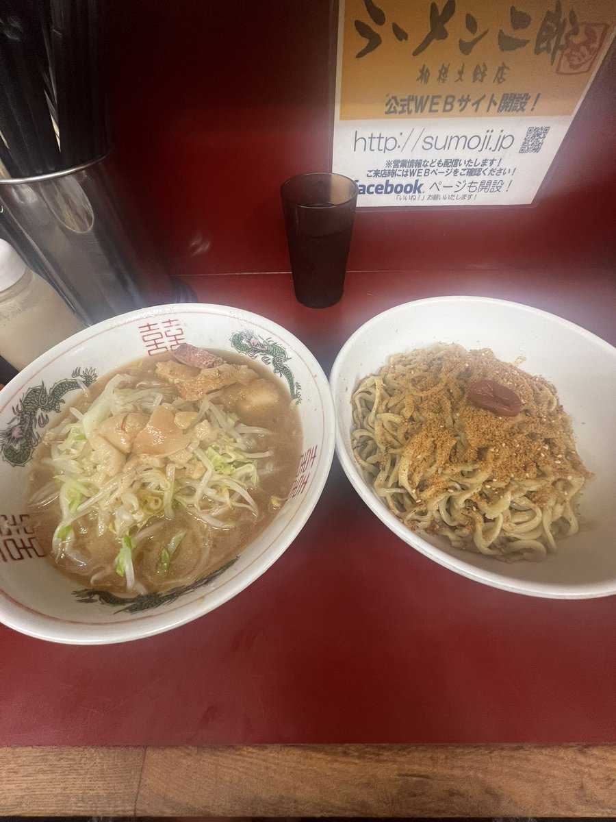 ramenmanzz's tweet image. 📍相模大野 ラーメン二郎(スモジ)
お茶漬け コール アブラ
自己評価 ★★★★★
久しぶりの土日休みにテンション上がって家に居られず友達連れて訪問。つけ麺100円セールを横目にお茶漬け注文🍜乳化度かなり高め。暑すぎる日にはお茶漬けの酸味が最高😃ご馳走様でした😋
