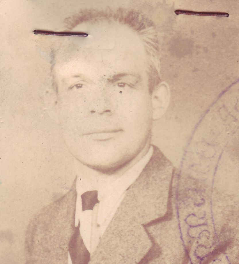 danyneudt's tweet image. Gustave De Backer. Auderghem. Kleermaker. Gehuwd. Actief in de sluikpers. Arrestatie op 22 juni '41 in Ukkel. Opsluiting in Fort Breendonk en Sint-Gillis. Deportatie naar het concentratiekamp van Buchenwald. Gustave wordt bevrijd op 11 april '45. #heldenvanhetverzet.