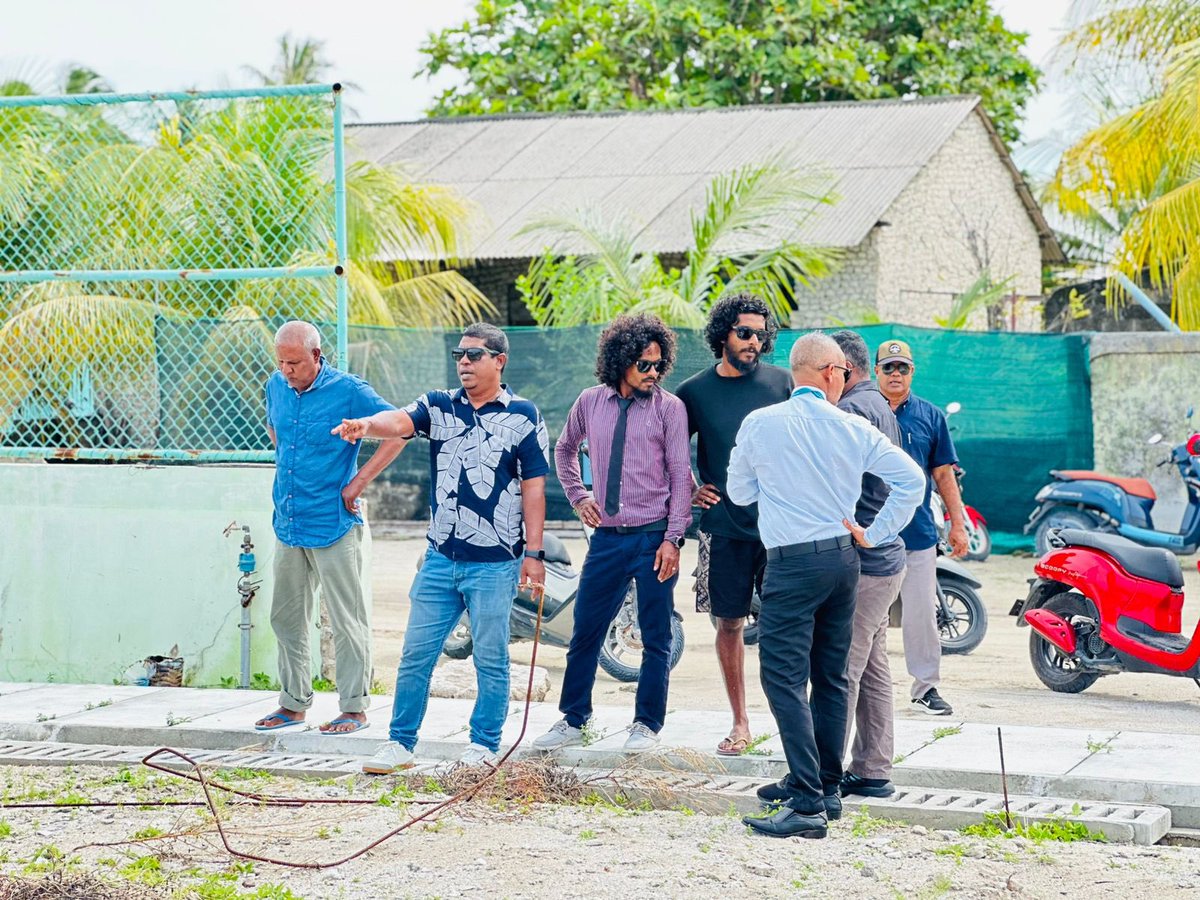 Humandust___'s tweet photo. 📍ހދ ނައިވައިދޫ 

ކޮންގްރެސް ޕާޓީގެ ލީޑަރޝިޕް އިން އަތޮޅު ތެރެއަށް ކުރައްވާ ދަތުރުފުޅުގެ ތެރެއިން، ލީޑަރޝިޕްގެ ޓީމުން ހދ. ނައިވައިދޫ އެމްޓީސީސީ ގެ ސައިޓަށް ވަޑައިގެން އެތަނުގައި މި ވަގުތު ކުރައްވަމުން ގެންދަވާ މަސައްކަތް ބައްލަވާލެއްވުން 
@MPMohdIsmail 
@Mamdooh_Yoonus 
@Hanan_Moh_R 

#DhiveheengeRaajje 
#CongressPartyMV
