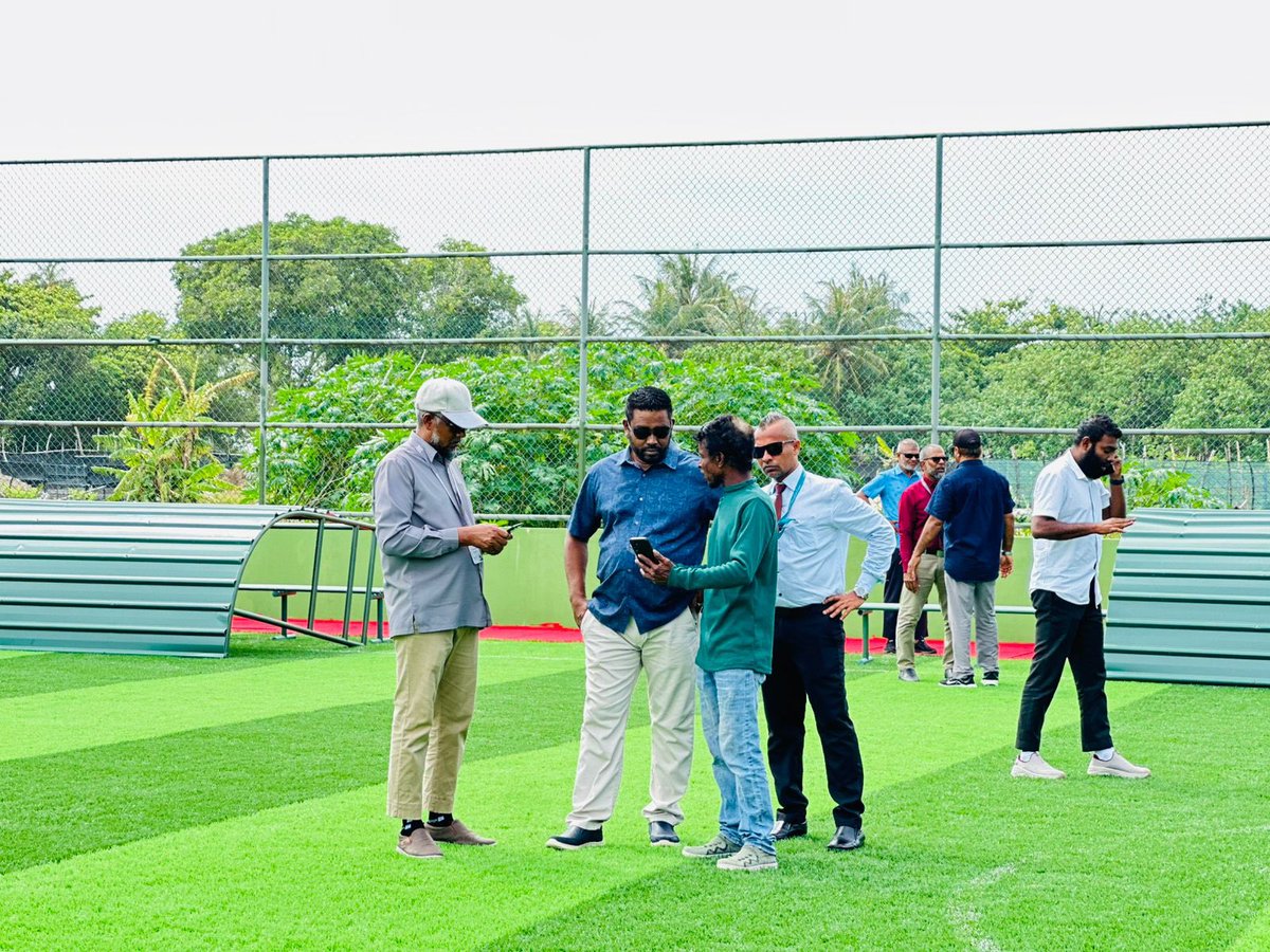 Humandust___'s tweet photo. 📍ހދ ނައިވައިދޫ 

ކޮންގްރެސް ޕާޓީގެ ލީޑަރޝިޕް އިން އަތޮޅު ތެރެއަށް ކުރައްވާ ދަތުރުފުޅުގެ ތެރެއިން، ލީޑަރޝިޕްގެ ޓީމުން ހދ. ނައިވައިދޫ އެމްޓީސީސީ ގެ ސައިޓަށް ވަޑައިގެން އެތަނުގައި މި ވަގުތު ކުރައްވަމުން ގެންދަވާ މަސައްކަތް ބައްލަވާލެއްވުން 
@MPMohdIsmail 
@Mamdooh_Yoonus 
@Hanan_Moh_R 

#DhiveheengeRaajje 
#CongressPartyMV