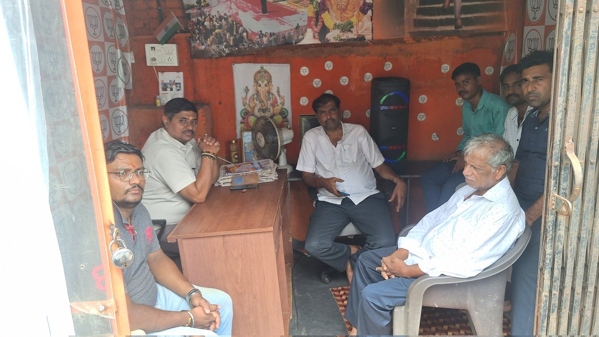 sandiiprsingh's tweet photo. Maan ki baat program was organise at #ward54 under the leadership @VidyaThakurBJP ji . @BJP4Mumbai @ShelarAshish @Deepakthakur_1 https://t.co/fgKpBYRTuJ