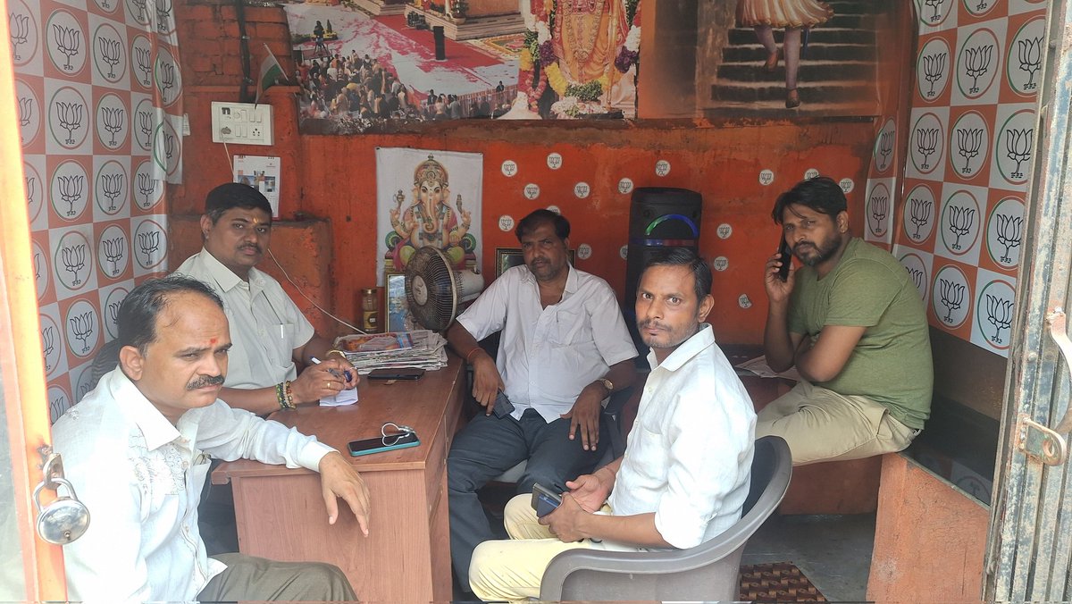 sandiiprsingh's tweet photo. Maan ki baat program was organise at #ward54 under the leadership @VidyaThakurBJP ji . @BJP4Mumbai @ShelarAshish @Deepakthakur_1 https://t.co/fgKpBYRTuJ