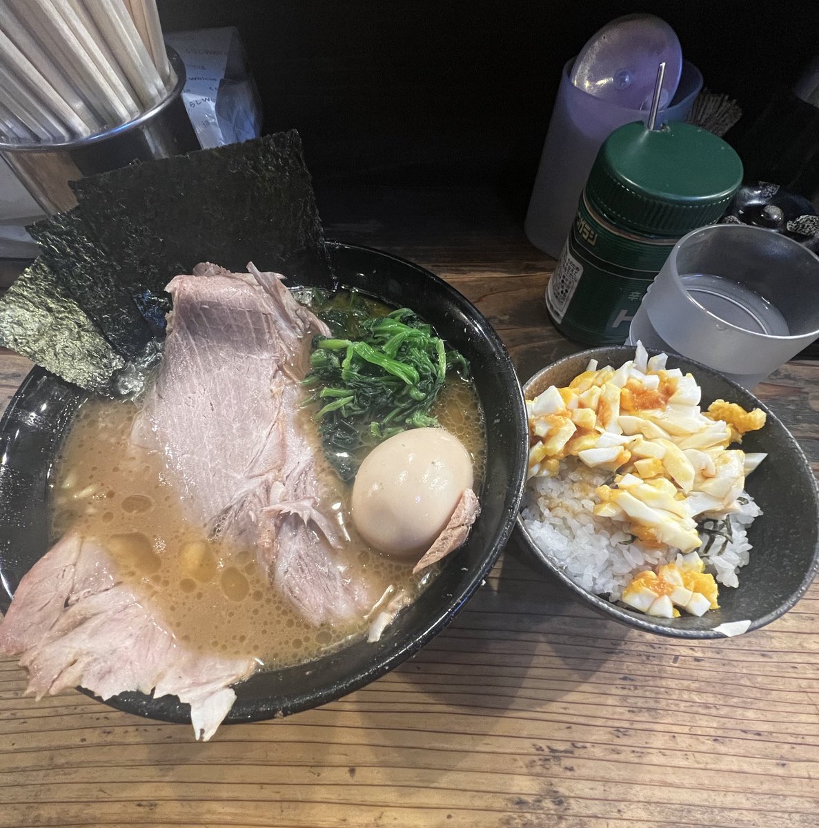 ramenmanzz's tweet image. 📍相模大野 クックら
チャーシュー麺 味玉 たまごまぶし
自己評価 ★★★★★
スモジ食べて友達とノリで連食笑。滑り込みで訪問🍜臨休とかでタイミングなかなか合わず来れてなかったのでかなりひさびさ。安定に美味しかった😋Xサービス忘れた…😭ご馳走様でした!暑いので一旦帰ります🌞