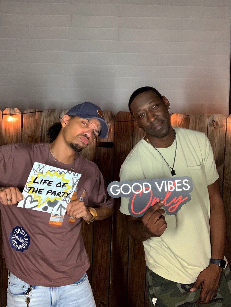 Extrovert For The Night 🍾🕺🏽 #MidnightMemories