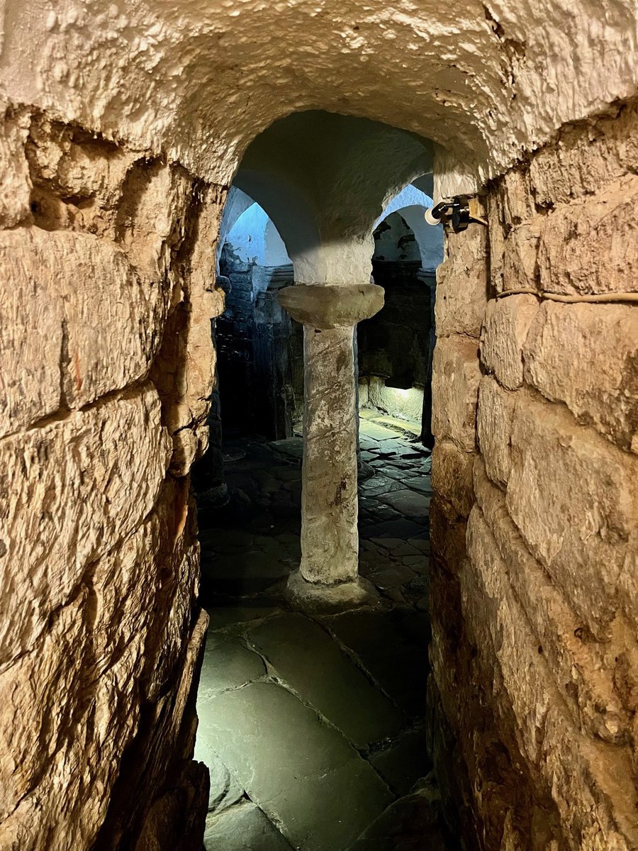 KPW1453's tweet photo. The entrance to the Anglo-Saxon crypt of St. Wystan’s Church at Repton in Derbyshire. Dating to the 8th century, the crypt served as a royal mausoleum for two Mercian kings, as well as the resting place of St. Wystan. 📸 My own. #SaxonSunday #AngloSaxon #Repton #Derbyshire https://t.co/uqPdMNVXM7
