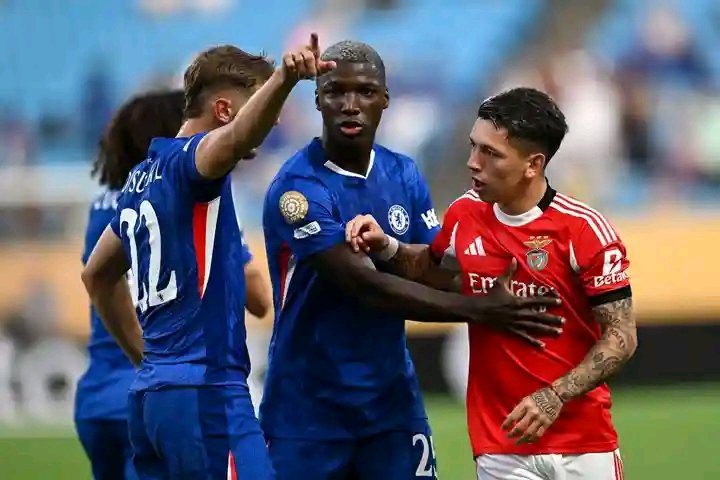 Benfica kichwa labda hyo yako toa upuzi hapa mf😅😅
