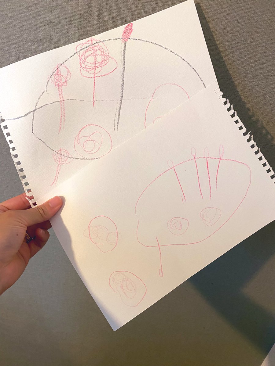 また一つ歳を重ねました。
朝起きてすぐ、息子が絵をプレゼントしてくれました。
ありがとうを伝えると
「今日ケーキ買いに行こうね？」と、
自分が食べたいから含めてのお誘いを受けたので(笑)
早速ケーキ屋さんに行ってきます。
新しい今日からの私も、よろしくね。
いつもありがとう。🎂