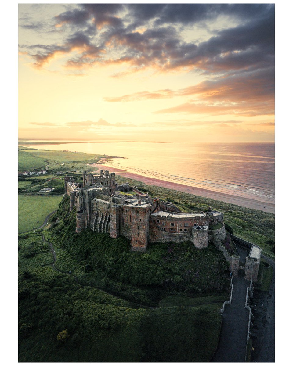 jimscottphoto's tweet image. Sunset over Bebbanburg ⚔️ 🛡️