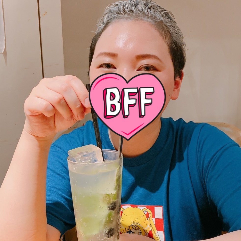 ３年前→
←今

同じセラムンＴを着て。
髪がすっかり伸びた。ちょいちょい切ってはいたけれど。
無個性になったけど、それが嬉しいよね。