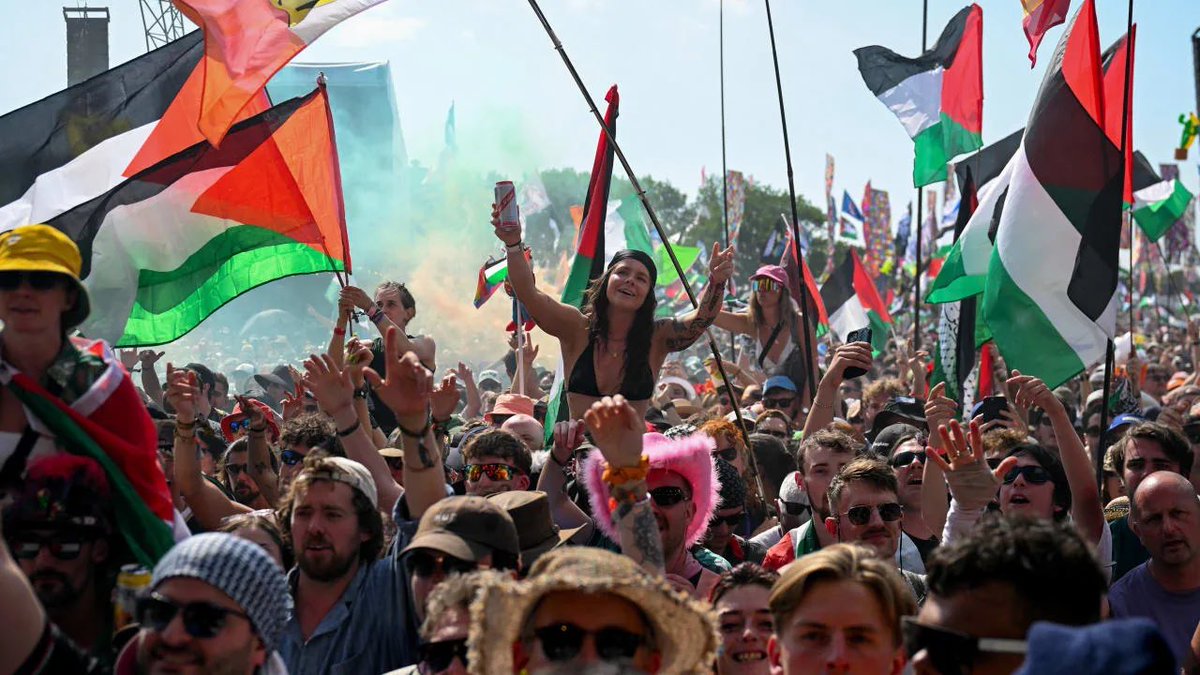 This bunch of entitled scum hate their own country and their own race, as does Kier Starmer. Time for the British to stick together.