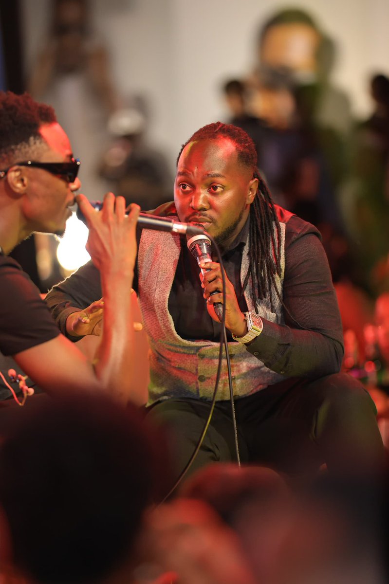 MrHenrie_'s tweet image. Omwama wa Bushenyi..
Uganda’s ground breaking revolutionary artist @Ray_G_official realeased his EP #Checkmate ft home based and international producers with artists like @elijah_kitaka & @brucemelodie .
We had an edutaining Q&A at @thevillakla during the listeners party.