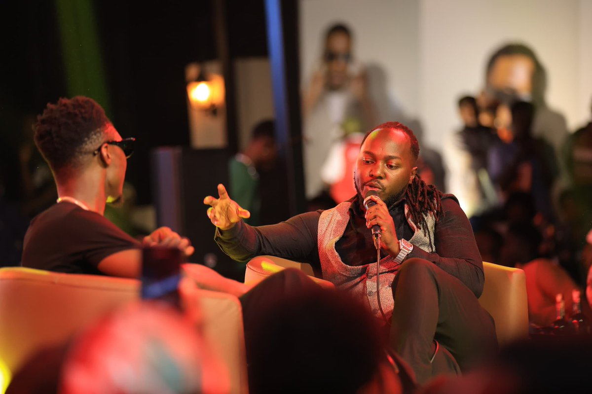 MrHenrie_'s tweet image. Omwama wa Bushenyi..
Uganda’s ground breaking revolutionary artist @Ray_G_official realeased his EP #Checkmate ft home based and international producers with artists like @elijah_kitaka & @brucemelodie .
We had an edutaining Q&A at @thevillakla during the listeners party.