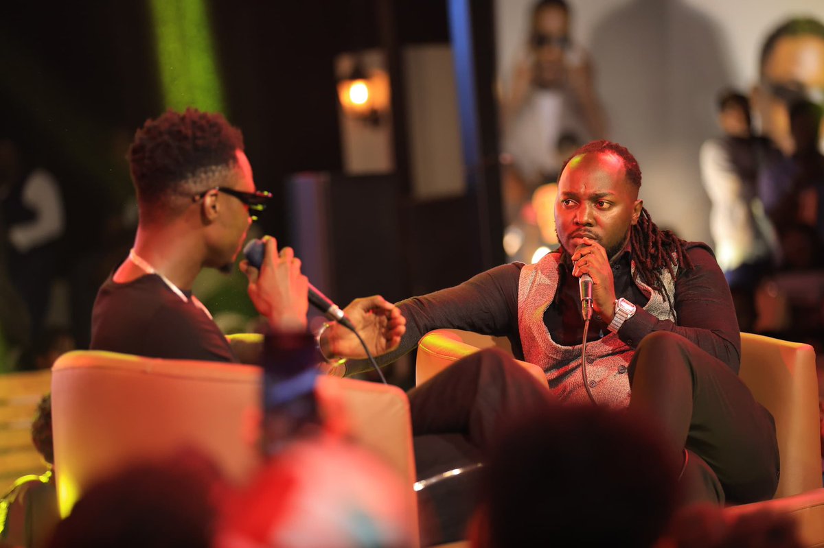 MrHenrie_'s tweet image. Omwama wa Bushenyi..
Uganda’s ground breaking revolutionary artist @Ray_G_official realeased his EP #Checkmate ft home based and international producers with artists like @elijah_kitaka & @brucemelodie .
We had an edutaining Q&A at @thevillakla during the listeners party.