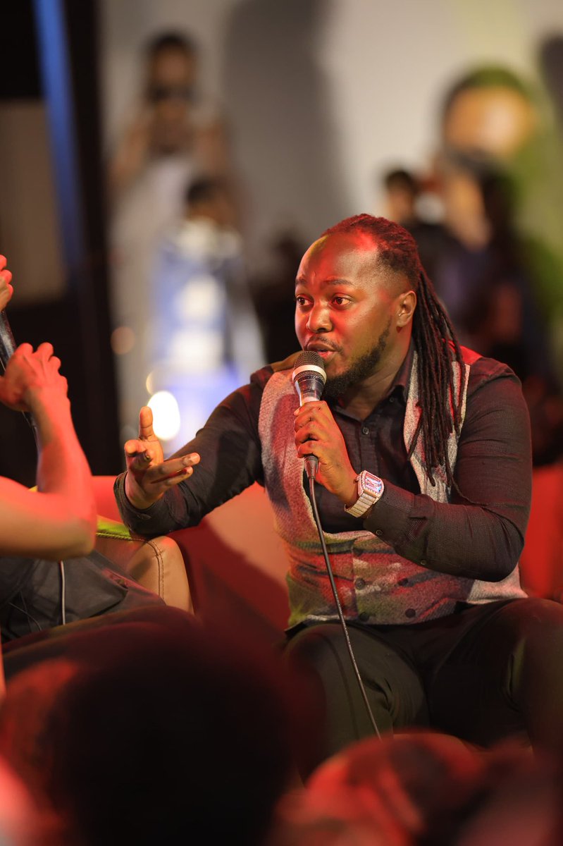 MrHenrie_'s tweet image. Omwama wa Bushenyi..
Uganda’s ground breaking revolutionary artist @Ray_G_official realeased his EP #Checkmate ft home based and international producers with artists like @elijah_kitaka & @brucemelodie .
We had an edutaining Q&A at @thevillakla during the listeners party.