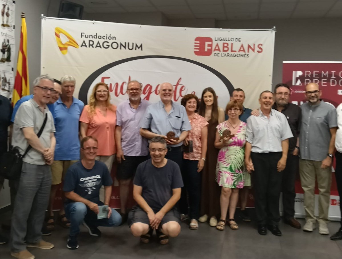 Parabiens ta os premiatos ARREDOL del Ligallo de Fablans de l'Aragonés <a href="/ligallo/">Ligallo de Fablans de l'Aragonés</a> y fundacion Aragonum, prou merexius: NACHO LOPEZ SUSIN asinas como LIENA PALACIOS y CHAN BAOS por o suyo treballo por a luenga.
Entalto !!.

<a href="/aragon_2015/">ARAGÓN</a> <a href="/REA_rolde/">Rolde de Estudios Aragoneses</a> <a href="/cfa_consello/">Consello_CFA</a> <a href="/FundGasparTorre/">Fund Gaspar Torrente</a>