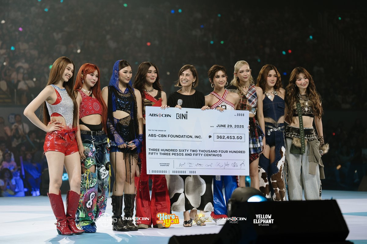 BINI_ph's tweet photo. From touring the world to giving back at home.🙏🏻
Our WALO proudly presented their ultimate BINIverse pasalubong to ABS-CBN Foundation (Sagip Kapamilya), a generous donation from the funds raised through BINI Beanies sales!✨

The check was officially received by ABS-CBN Foundation Managing Director Ms. Berta Feliciano during the HERE WITH YOU: BINI Homecoming Fan Meet at MOA Arena. 🏠🌸

Tulong-tulong tayo hanggang dulo. 🤝💖

📸 Yellow Elephant Studios
#BINI #BINI_HomecomingFanMeet #BINI_Un4gettableJUNE #BINIGlobal #StarMusicPH #ABSCBNEvents #TatakStarMagic #StarMagic