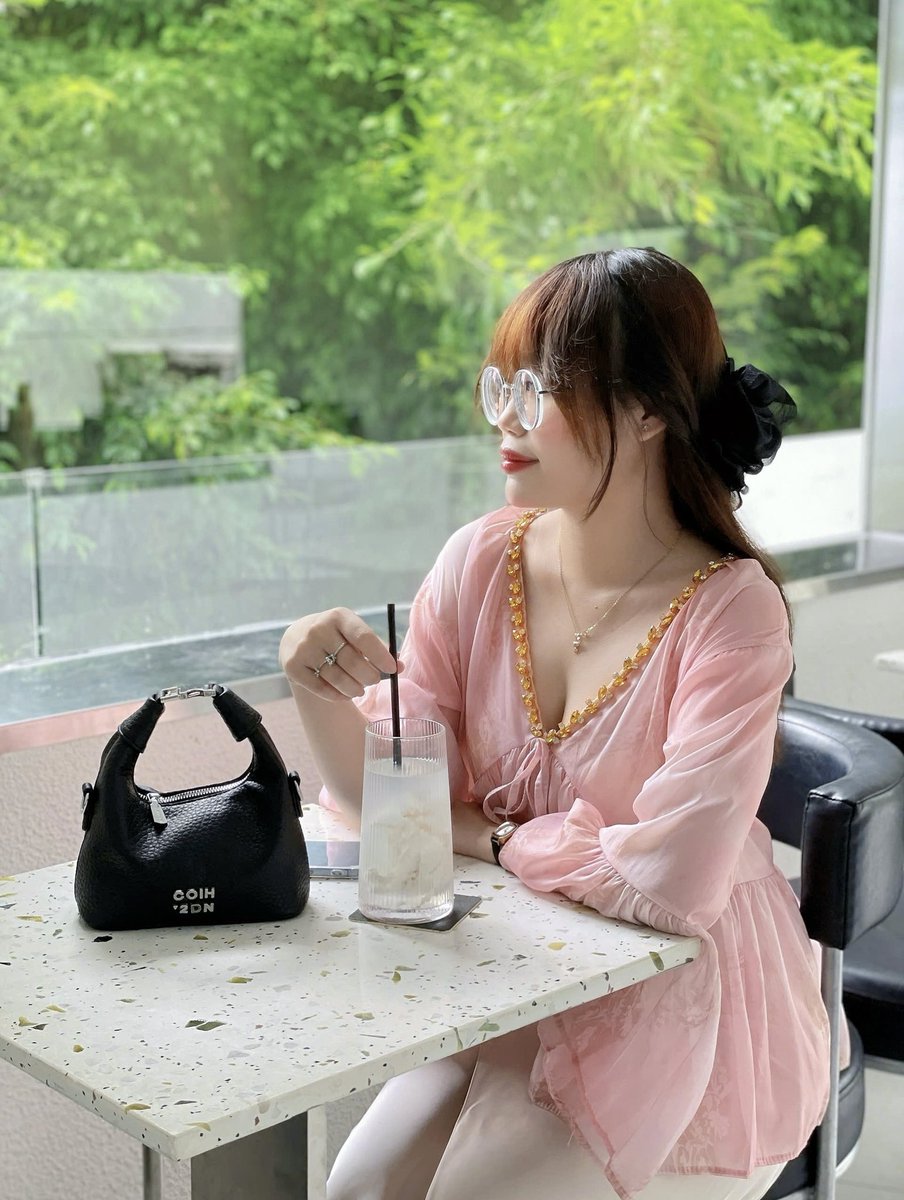 lenhatthao's tweet photo. Tự thấy mình dịu dàng đằm thắm 🤣
#baria #brvt https://t.co/QkQxkt0AR0