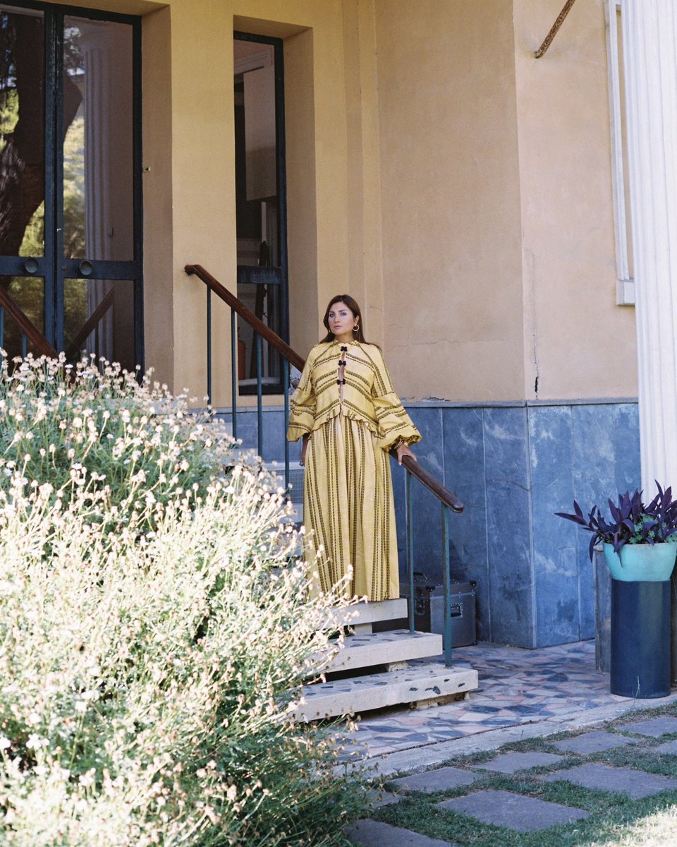 Bize Has… 
İlk dinlediğim anda içime işleyen, duygusunu derinden hissettiğim bir şarkı oldu. Aşkı, ayrılığı, hasreti öyle güzel anlatıyor ki… Sözleriyle de melodisiyle de kalbime dokundu.

Gönderdiğiniz mesajlar, paylaşımlar, güzel yorumlar… Her biri için gönülden teşekkür