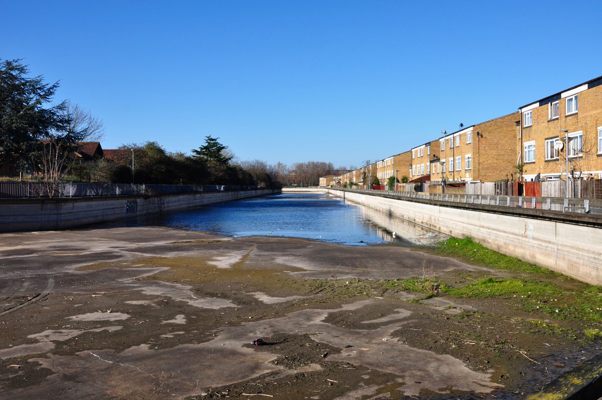jon_cooper75's tweet image. West Thamesmead SE28, dead canal…