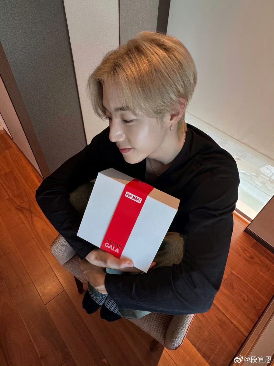 น่ารักกว่านี้มีอีกมั้ย ตะหนูมาร์คน่ารักมากๆ🤏🤏

MARK TUAN AT BAZAAR GALA SHANGHAI 
#MarkTuanxBazaarGala
#MarkTuan #Mark #段宜恩 #마크 
<a href="/marktuan/">Mark Tuan</a> <a href="/DNAmngmnt/">Mark Tuan Official</a>