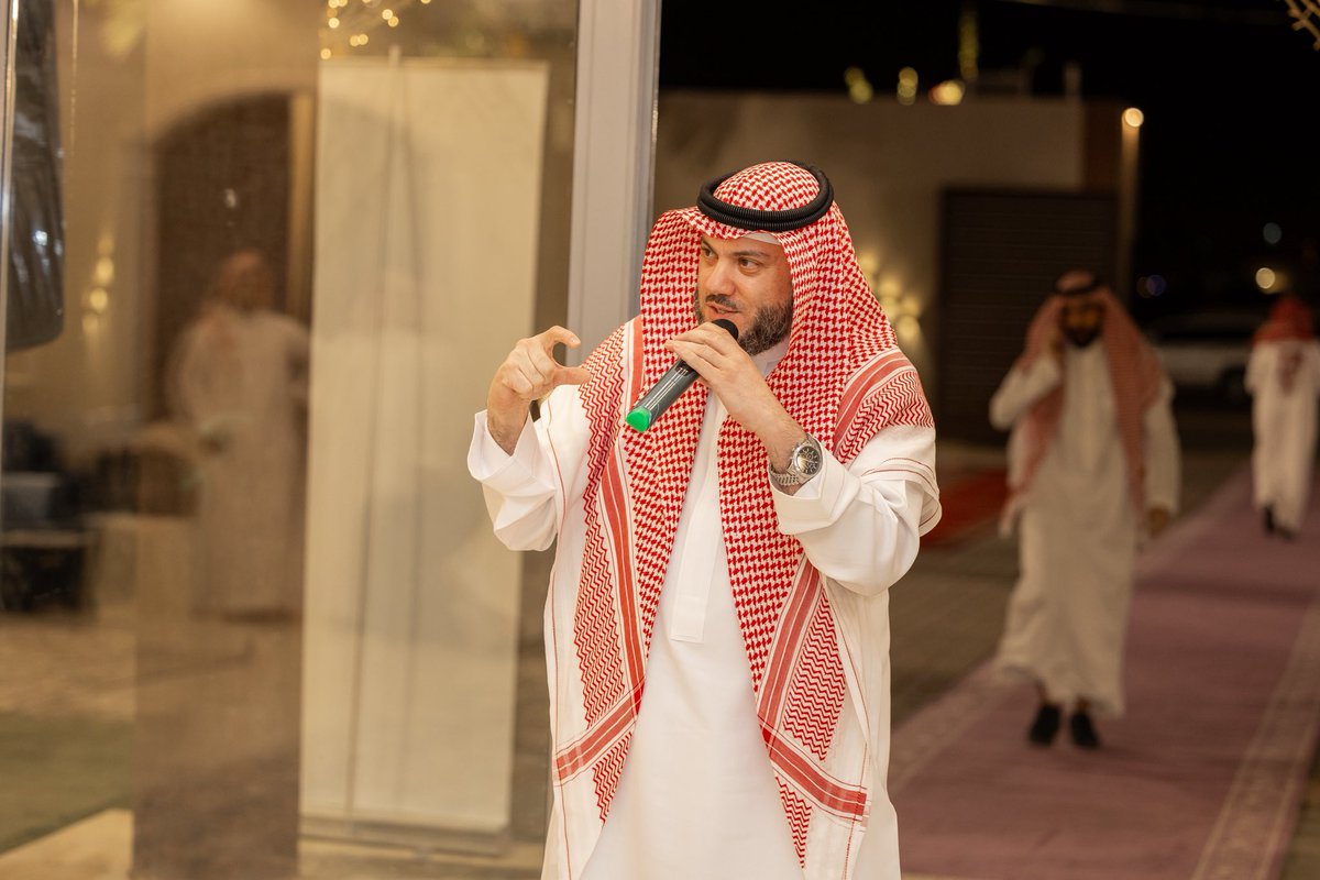 falbaiaie's tweet image. السلام عليكم ورحمة الله وبركاته 
مساء الخير 

كانت ليلة استثنائية بكل تفاصيلها، جمعتنا على شغف واحد ورؤية أوسع لمستقبل إدارة المواهب.
لقاؤنا لم يكن مجرد تجمع مهني، بل انطلاقة حقيقية لمجتمع يؤمن بقوة العقول وثراء التجارب، ويطمح لترك أثر ملموس في هذا المجال.

بدأنا بكلمة ترحيبية