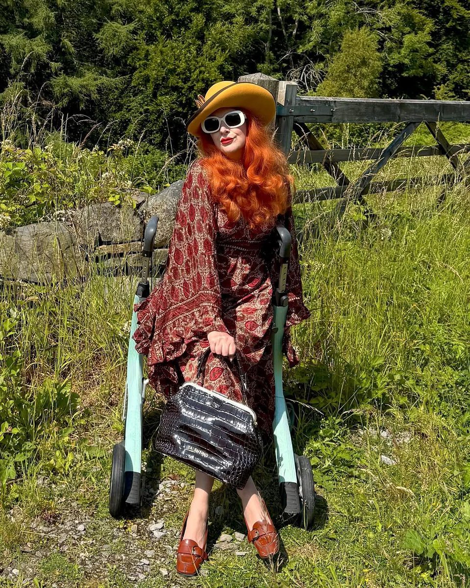 @rubyrouxbijou loves the sun. But she loves fashion more.

Love how relatable she is.