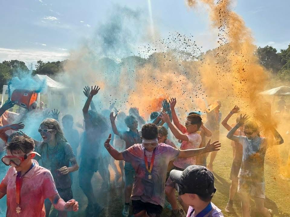 TheBuddingFD's tweet image. Fantastic photos- Harlands School #colourrun #fundraiser 20/6 #haywardsheath Rebecca Tromans #PTA: "It was a fantastic event, kids had brilliant time &amp;amp; flexi-tubs &amp;amp; water squirters you kindly donated invaluable for providing water in the heat! Thankyou" #charity #sussex @TatesGCs