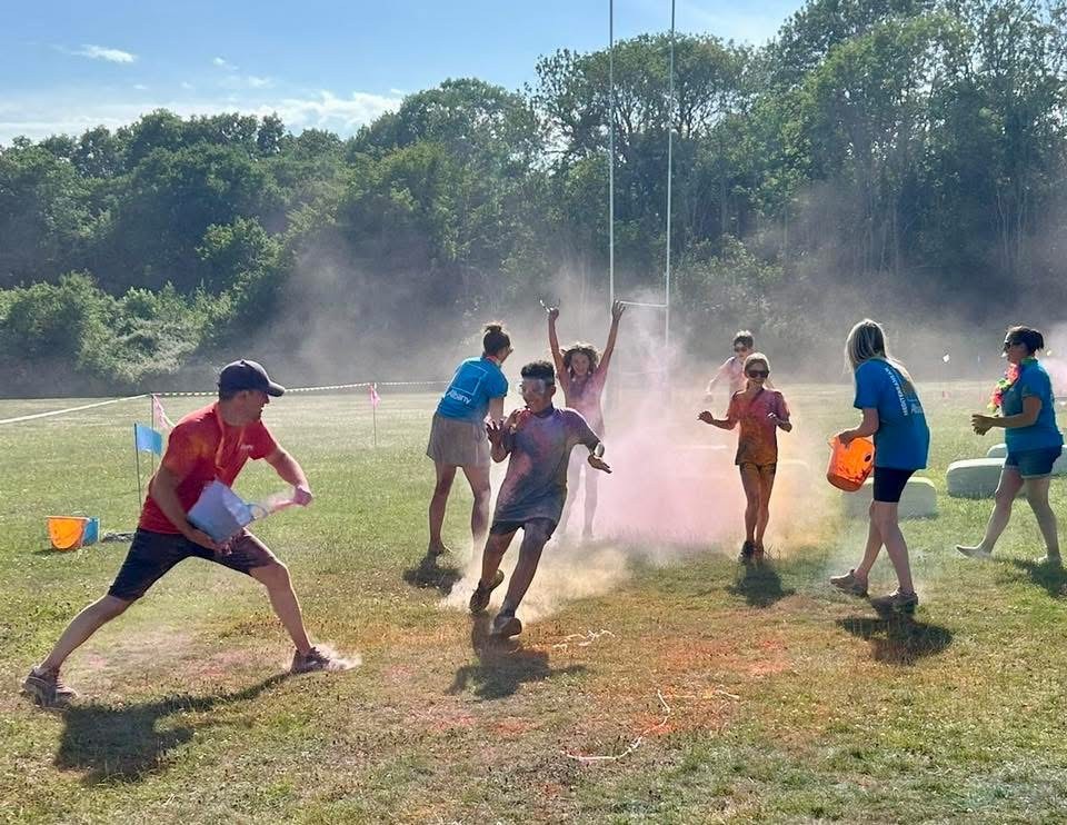 TheBuddingFD's tweet image. Fantastic photos- Harlands School #colourrun #fundraiser 20/6 #haywardsheath Rebecca Tromans #PTA: "It was a fantastic event, kids had brilliant time &amp;amp; flexi-tubs &amp;amp; water squirters you kindly donated invaluable for providing water in the heat! Thankyou" #charity #sussex @TatesGCs