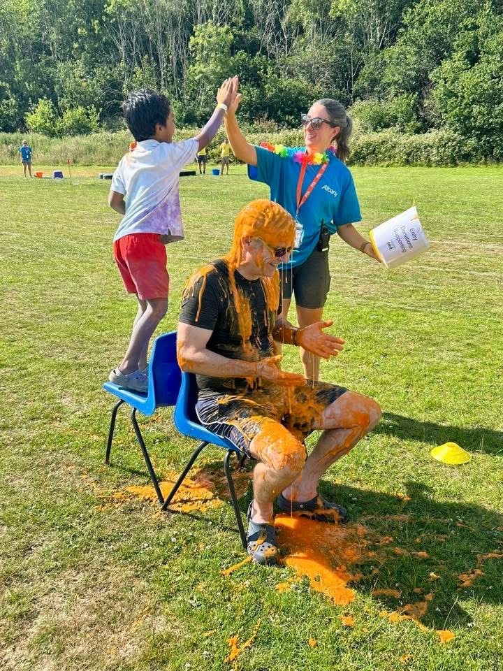TheBuddingFD's tweet image. Fantastic photos- Harlands School #colourrun #fundraiser 20/6 #haywardsheath Rebecca Tromans #PTA: "It was a fantastic event, kids had brilliant time &amp;amp; flexi-tubs &amp;amp; water squirters you kindly donated invaluable for providing water in the heat! Thankyou" #charity #sussex @TatesGCs