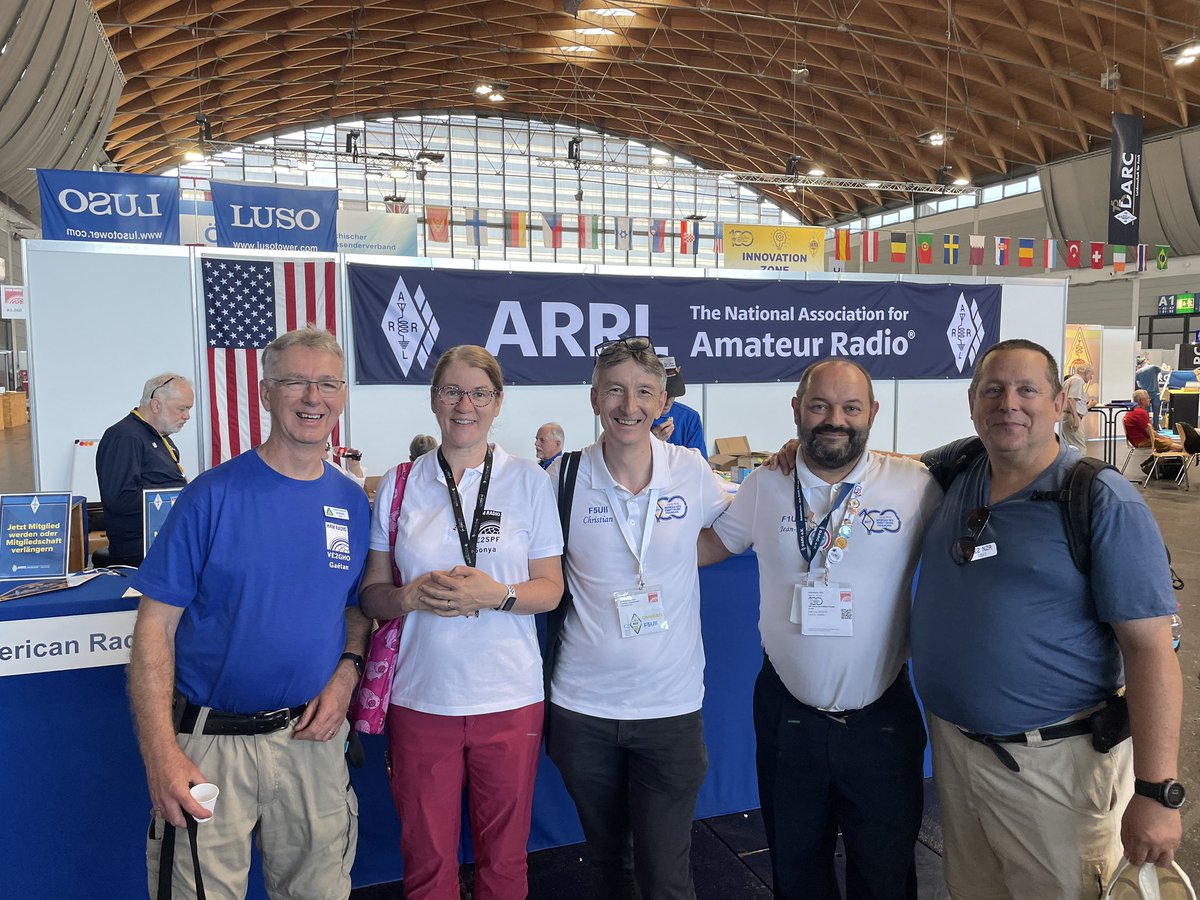 Jean-Luc (John) - F1ULQ-AK8DX 💉💉💉💉 (@f1ulq) on Twitter photo Une très belle rencontre sur le salon #hamradio2025 avec nos cousins canadiens Sonya <a href="/ve2spf/">Sonya Fiset</a> Gaétan @ve2gho et Louis <a href="/ve2nzr/">Louis Rioux</a>
Merci pour cet échange si sympathique !
Belle visite européenne sous la chaleur de l’été Une très belle rencontre sur le salon #hamradio2025 avec nos cousins canadiens Sonya <a href="/ve2spf/">Sonya Fiset</a> Gaétan @ve2gho et Louis <a href="/ve2nzr/">Louis Rioux</a>
Merci pour cet échange si sympathique !
Belle visite européenne sous la chaleur de l’été
