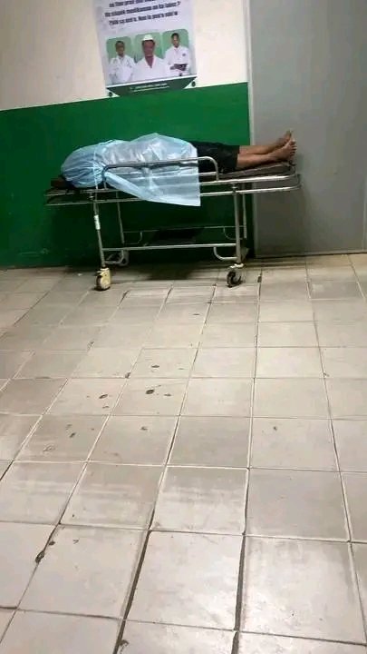 Revolisyone_jho's tweet photo. Yon bato ki tap pote plizyè etidyan unaf nan okap pou  sot nan joune,bato a f nofraj ,sou yon total 27  ,yo rive sove  ladan e yo jwnn 12 kò san vi , pou moman rechech yo ap kontinye https://t.co/j8XlO8p8Hi