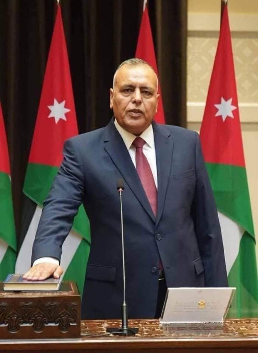 أبارك لعمي العزيز عطوفة المحافظ حسن سالم الجبور بمناسبة تعيينه محافظًا لمحافظة معان
تكليف يليق بمقامه، وثقة من الوطن برجاله المخلصين
نسأل الله له التوفيق والسداد في أداء الأمانة
#مادبا #وزارة_الداخلية #الأردن