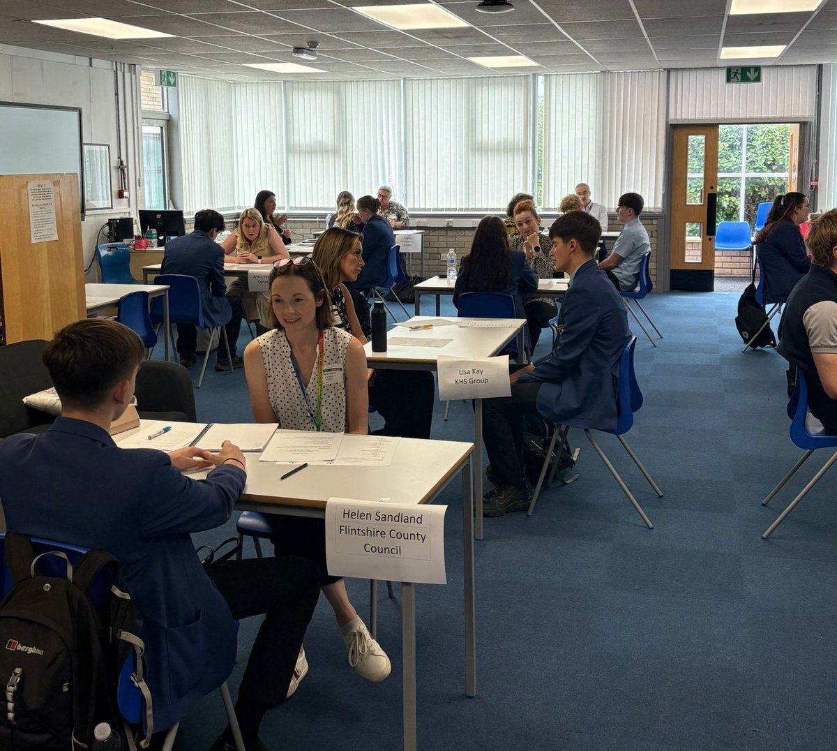 srgchs's tweet image. #Year10 Thanks to @CareersWales @kayleighbrum85 Year 10 had a very productive day of mock interviews. Thanks to the employers for their support 🙌
#LearningtogetherinChrist 💙🙏