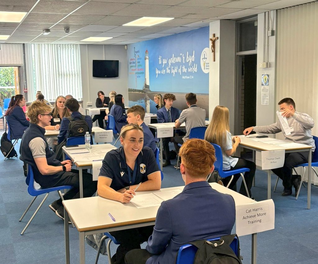 srgchs's tweet image. #Year10 Thanks to @CareersWales @kayleighbrum85 Year 10 had a very productive day of mock interviews. Thanks to the employers for their support 🙌
#LearningtogetherinChrist 💙🙏