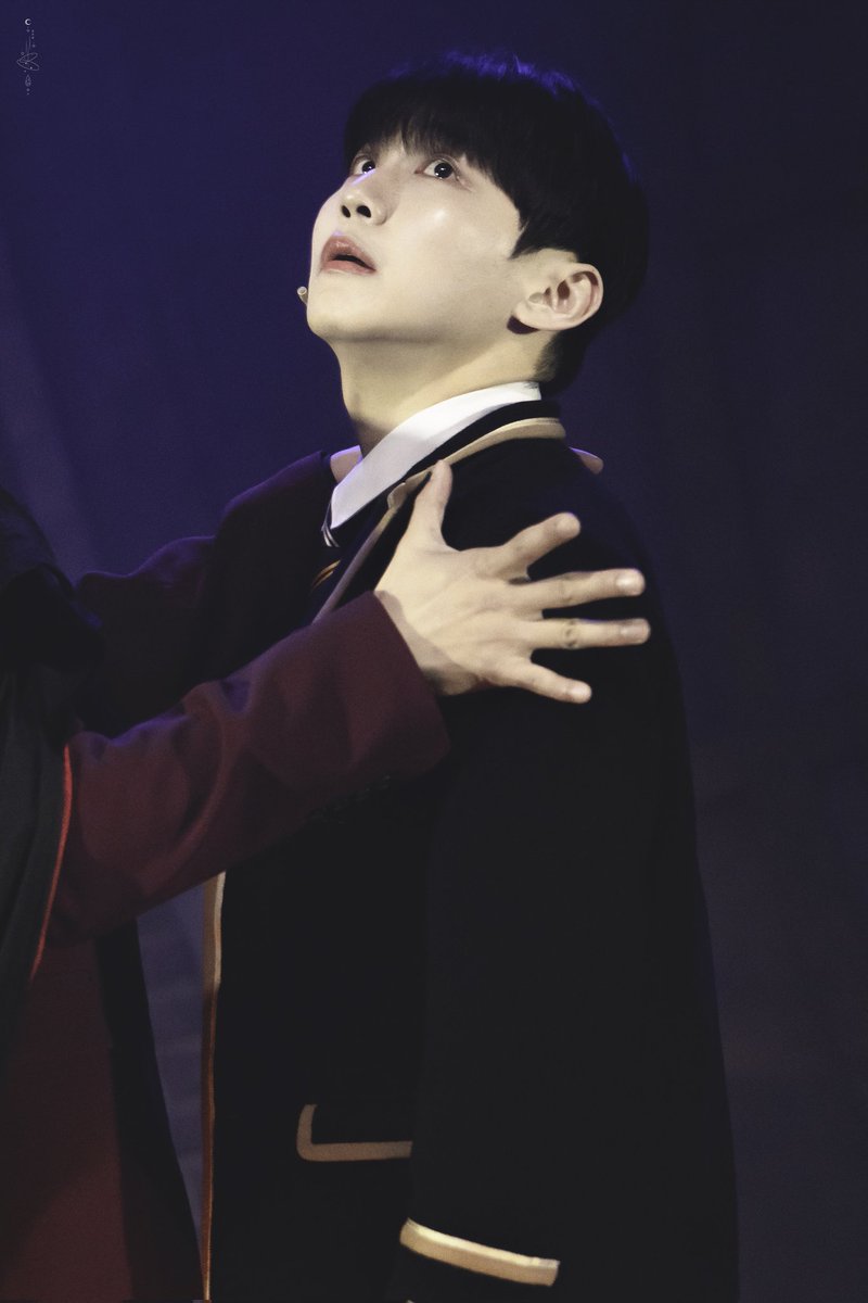 뮤지컬 뱀프헌터 스페셜 커튼콜
M10. 어느 생제르맹 이야기

난 죽지않아..‼️

생제르맹 役 || #안지후
준홍 役 || #백찬혁