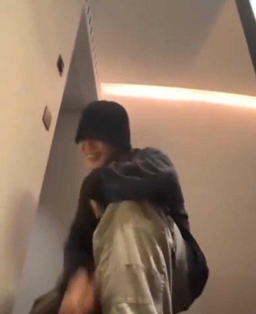 They obviously shop together😭😭