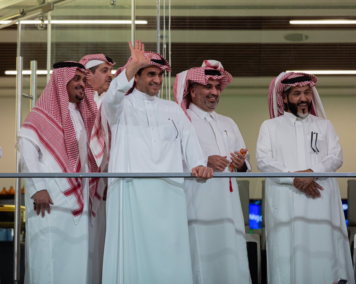 بعد  ٤   أيام   بإذن   الله 
سوف  يتم  تكليف  خالد البلطان 
رئيس  للنادي   الشباب   

خذو  العلم  مني  👌