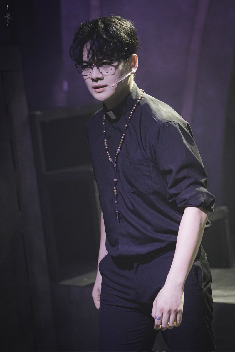 뮤지컬 뱀프헌터 스페셜 커튼콜
M1. 블러디 사일런스

마른하늘에 날벼락이라니 징조가 좋지 않아.
출애굽기 열가지 재앙 중 벌써 세가지.

헌식 役 || #이제성