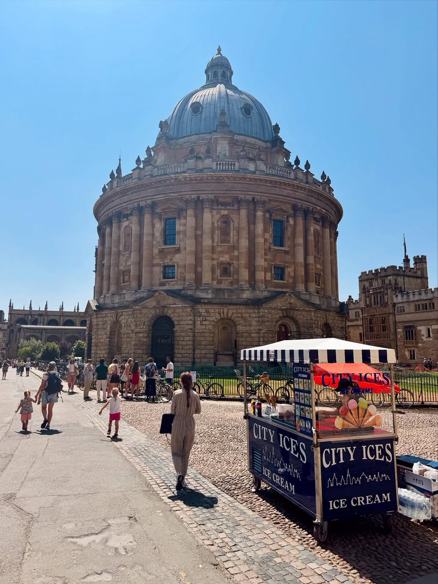 UniofOxford's tweet photo. A sunny few weeks in Oxford ☀️

📷 Instagram | EstherJohnsonPhotography, Judy.Martin46 and LinaFromOxford https://t.co/V9mjyX0P2c