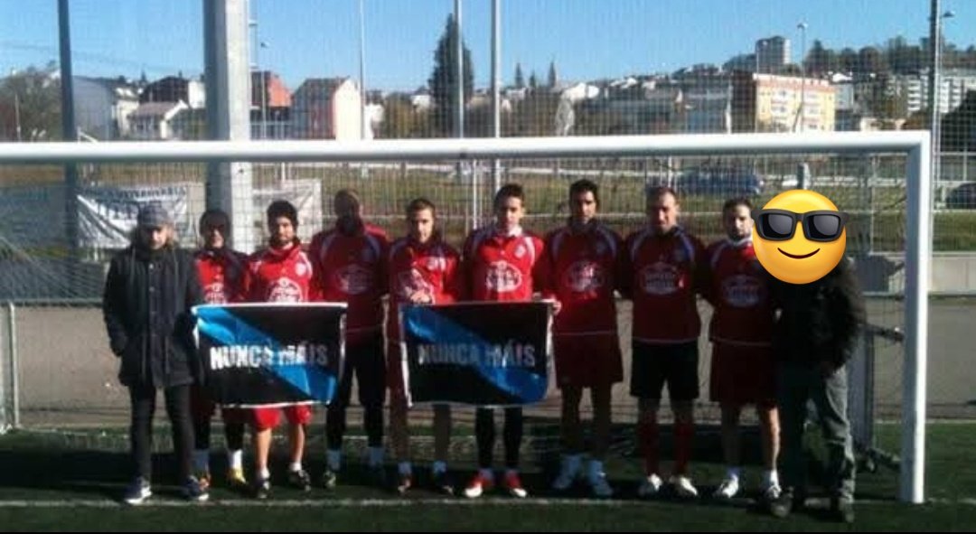 11/2013

Xogadores Galegos con representantes de Brigadas na previa do Lugo-Depor mobilizándose contra a sentenza do Prestige.

#oldschool