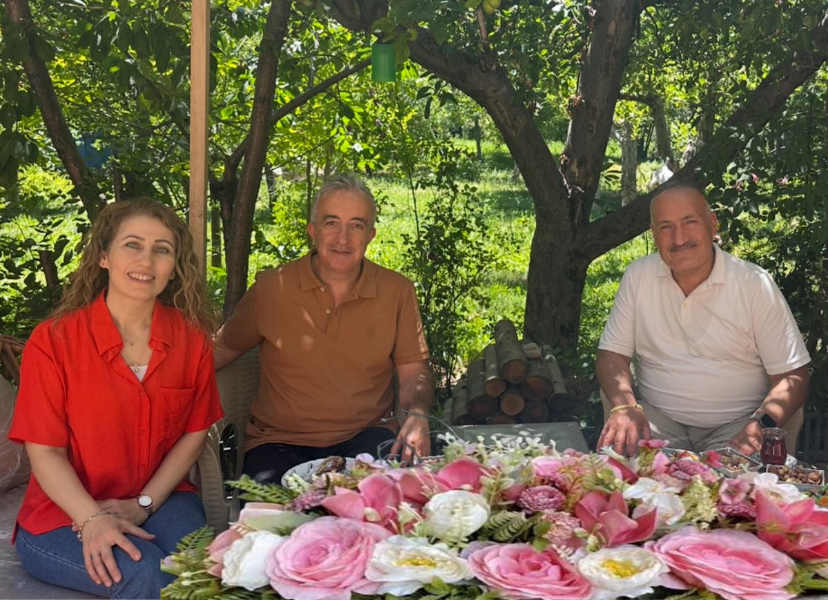 Edirne’den çok aziz misafirlerim vardı. 
Birlikte bir neslin kaderini değiştirdiğimiz çok saygıdeğer, çok başarılı meslektaşım, kardeşim Şennur Serbest Güdücüoğlu ve eşi sayın Prof. Dr. Hüseyin Güdücüoğlu hocam ziyaretleriyle bizleri onore ettiler, şad ettiler. İyi ki varsınız…