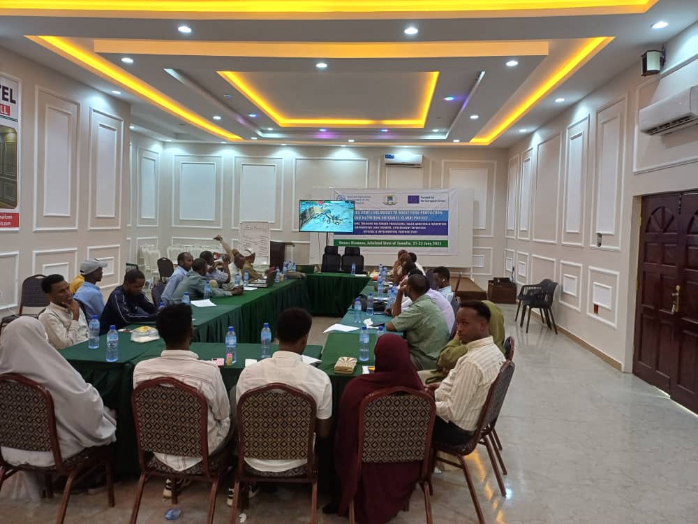 FAO in Somalia (@faosomalia) on Twitter photo With <a href="/EU_in_Somalia/">EU Delegation Somalia</a> support, we trained Kismayo lead farmers and <a href="/MolfrJubaland/">MOLFR JUBALAND State Of Somalia 🇸🇴</a> ext staff in fodder processing for:
✅ Better feed
✅ Healthier livestock 🐫🐄🐐
✅ Higher incomes 💰
✅ Improved food security
Sustainable practices enhance #climateresilience and economic growth. With <a href="/EU_in_Somalia/">EU Delegation Somalia</a> support, we trained Kismayo lead farmers and <a href="/MolfrJubaland/">MOLFR JUBALAND State Of Somalia 🇸🇴</a> ext staff in fodder processing for:
✅ Better feed
✅ Healthier livestock 🐫🐄🐐
✅ Higher incomes 💰
✅ Improved food security
Sustainable practices enhance #climateresilience and economic growth.
