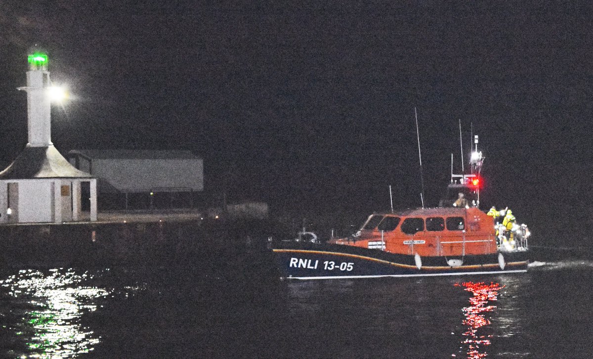 Callout at 1.21am to a 38ft Dutch yacht with a crew of five that had sailed from Ijmuiden but suffered engine failure 5 miles SE of pier heads off Kessingland. With  insufficient wind to sail the decision was to tow the  vessel  to Lowestoft -  arriving at 3.30am.