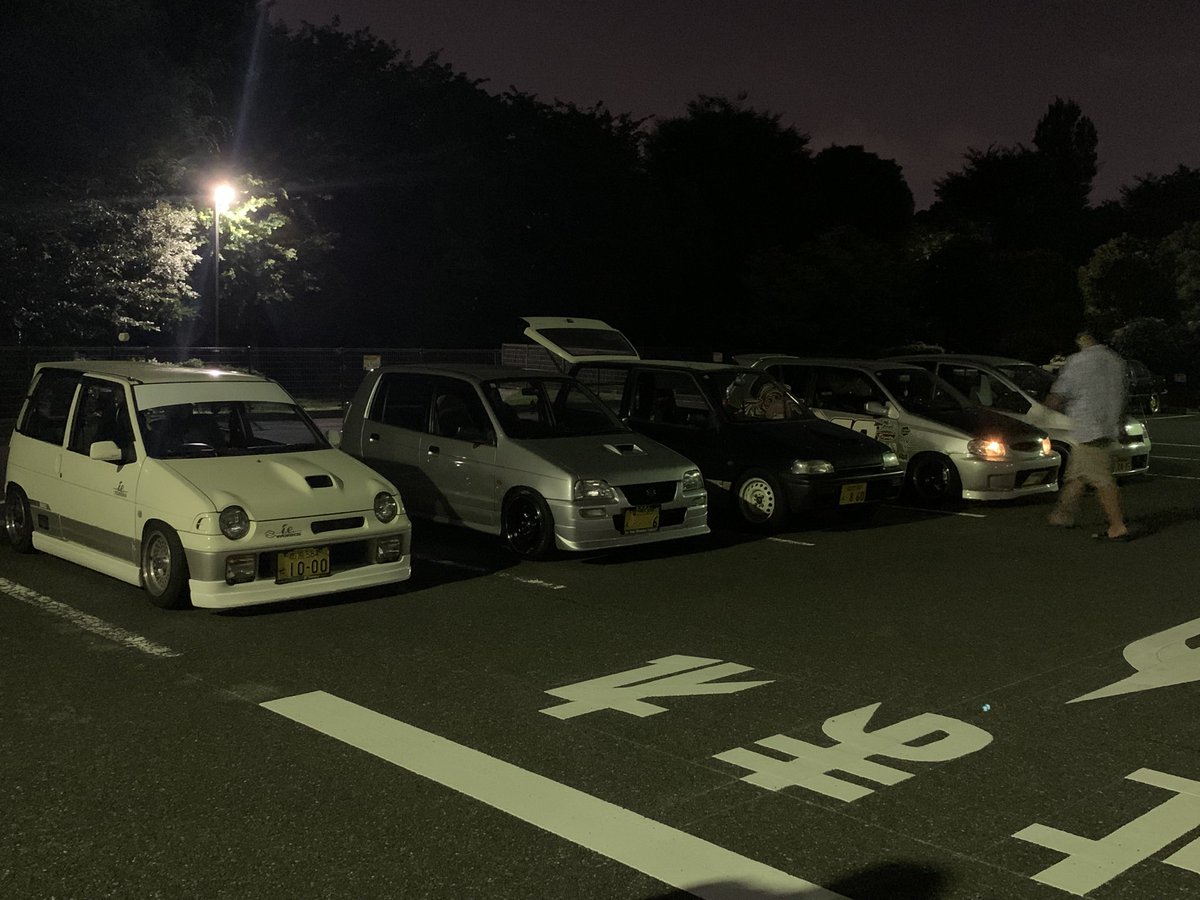 #宮ヶ瀬旧規格オフ
ツイート遅れましたが、昨日は旧規格オフに参加させていただきました！
同じ顔のアルトが自分含めてなんと3台も並べることができました！
さらに写真にも写ってますが、あの超有名なうすいさんも来てびっくりしました！
久々に楽しい1日でした！
ちなみに2次会は超カオスでした()