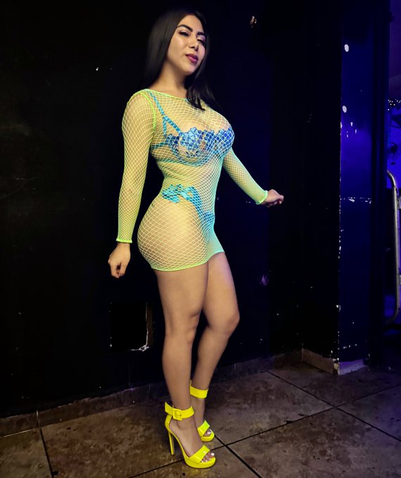 Watch Dolly Kelly's leaked NSFW photo on TwXstars