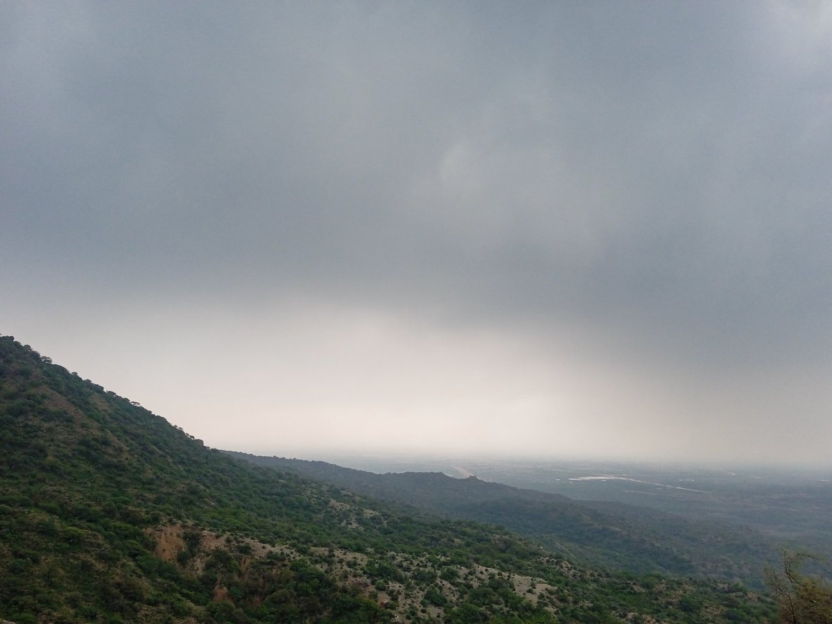 Abdullah_Rehan1's tweet photo. واہ اللہ تعالیٰ کی کیا شان ہے پہاڑوں پر آج کا دن موسم انجوئے ☁️💦
#Wheater #Punjab https://t.co/EOy1bmwENn