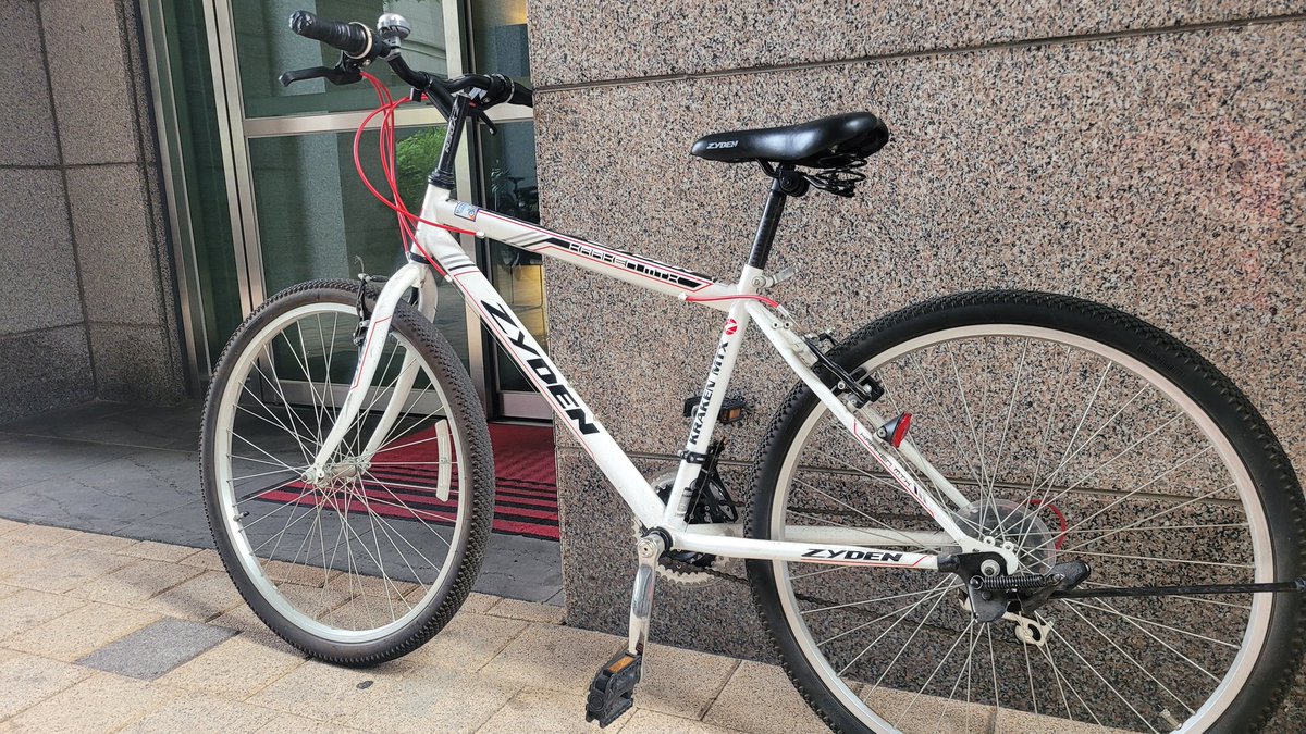 집에 있는 자전거  중고 알아보는 동네  동샹에게 줬다.

중고 산다 물어보길래,,,
가볍게 동네 산책가능할 정도이고
기아 변속 가능. ㅋ