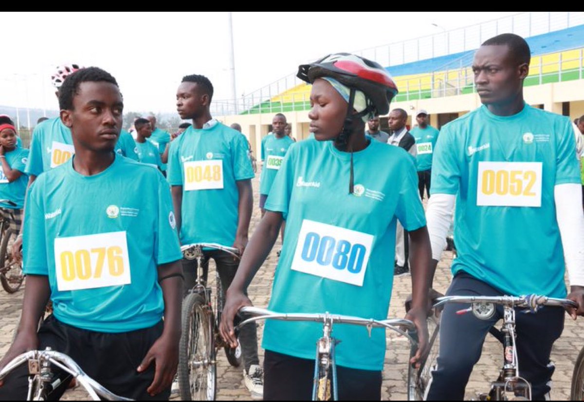 noellashyaka's tweet photo. Muri iki gitondo, Guverineri w'Intara y'Iburasirazuba, @PudenceR ari kumwe n'Umunyamabanga wa Leta muri @Rwanda_Sports, @NgarambeRwego na Mayor @MutabaziRich, atangije isiganwa rya @20km_debugesera, #RaceToRestore icyiciro cy'amagare ryitabiriwe n'abasaga 105 .
#RunForWater https://t.co/37NKanDlBJ